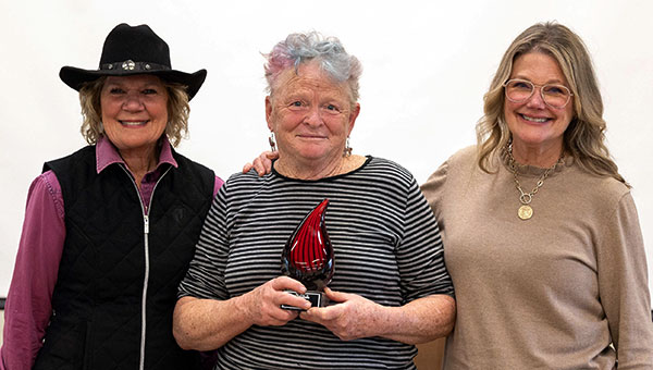 Dale Davis with Laurie Findlay and Robin Gifford accepting the James G King award